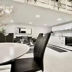 Premium By Hi5- Close To Parliament *