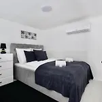 Premium By Hi5- Close To Parliament