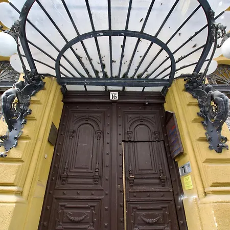 Premium By Hi5- Close To Parliament Budapest