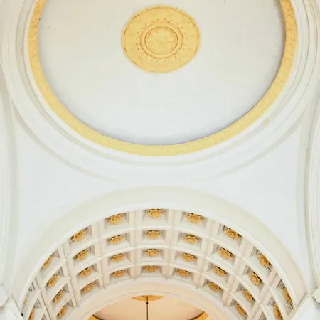 Premium By Hi5- Close To Parliament Budapest